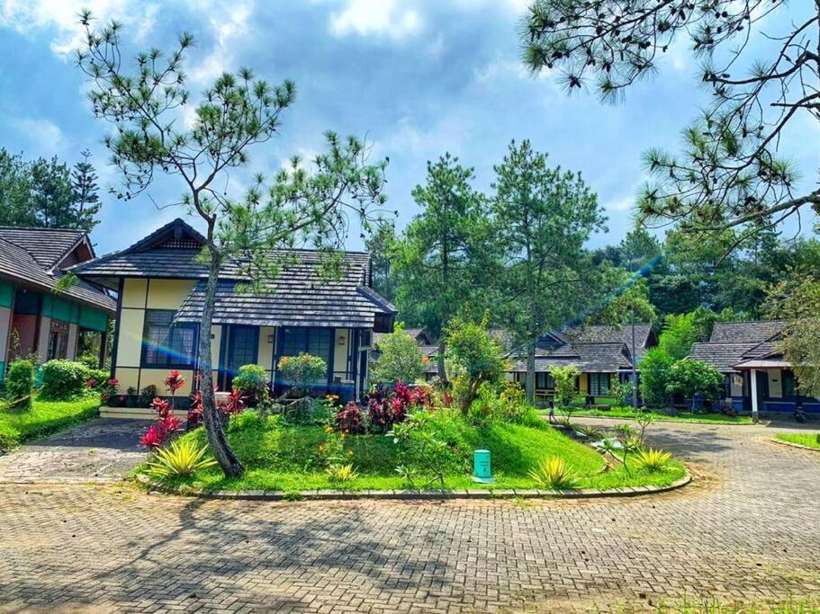 Designer Villa Tokyo Cianjur Exterior foto